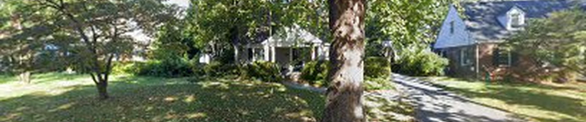 Colonial Landscaping