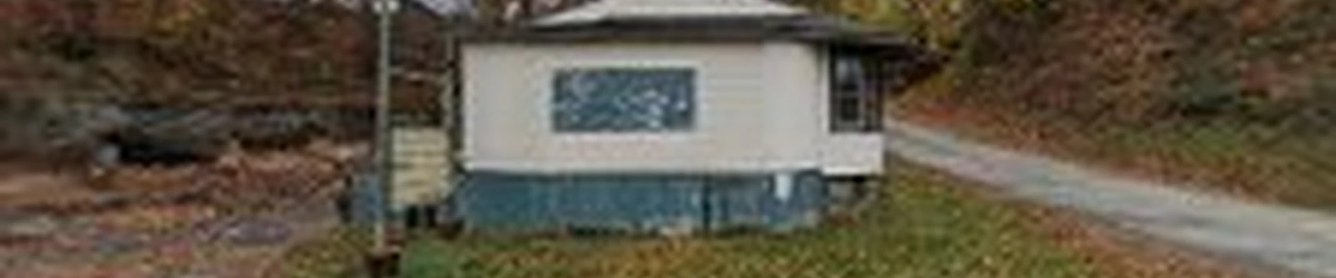 Deluxe Lawn Care LLC