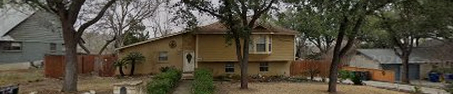 Flores Lawn & Tree Services
