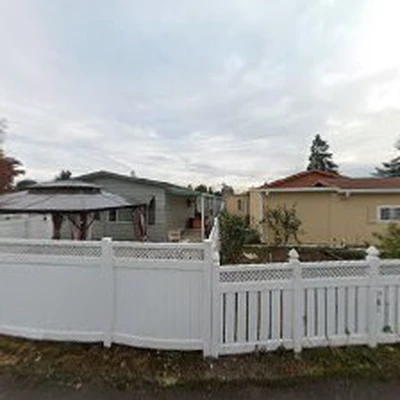 Lakewood Landscape & Construction LLC
