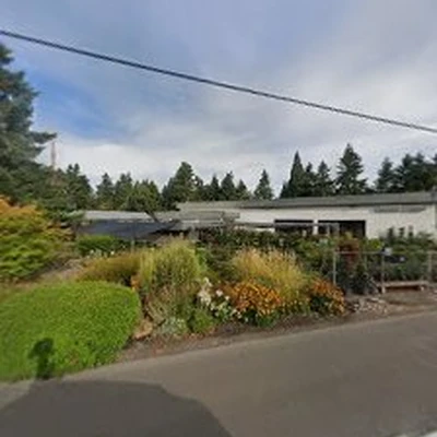 Dennis' 7 Dees Garden Center
