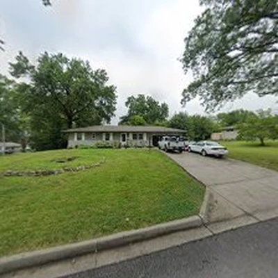 Blades & Bushes Lawn & Landscaping LLC