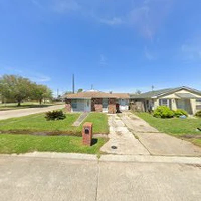 Lawn Love - New Orleans
