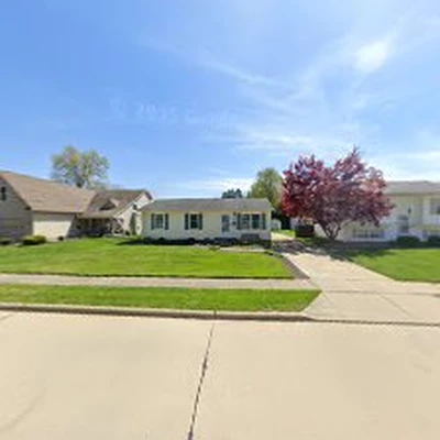 Neighborhood Lawn & Lands