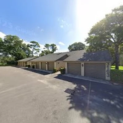 LR Pool Cleaning - Dunedin Pool Cleaning Service