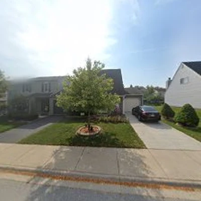Two Burdes Lawn Care