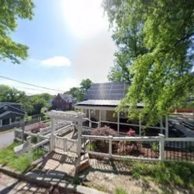 MG LUXURY DECKS AND FENCE LLC