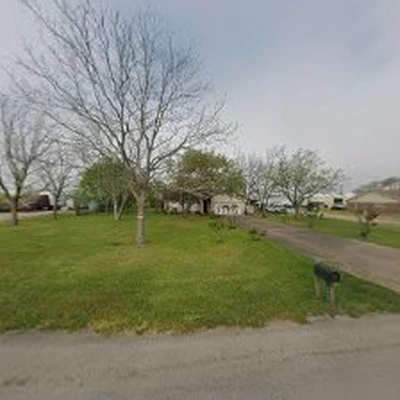 Armandos Lawn Care & Maintenance