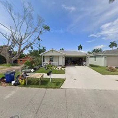 Green Lawn Maintenance And Tree Services