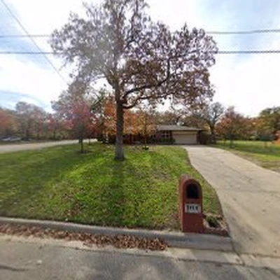 Mendoza Lawn & Tree Service.