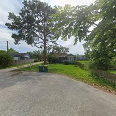 E Mykael Tree Trimming and removal service