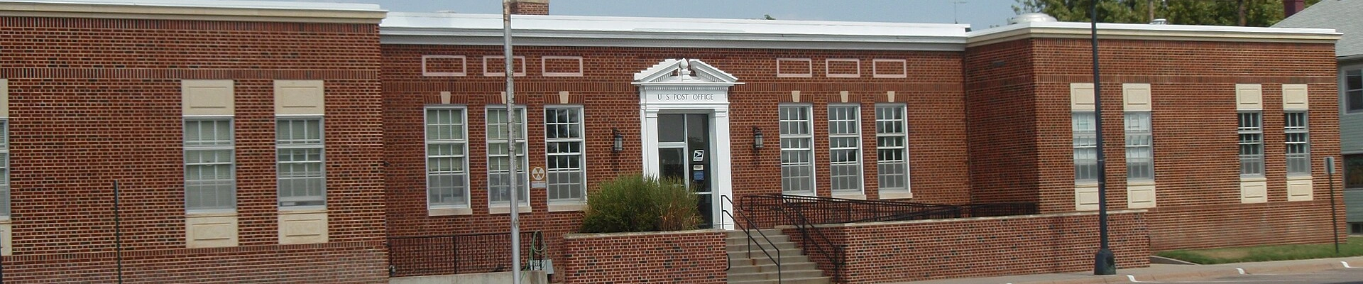 HVAC, Landscaping, and Tree in Pratt